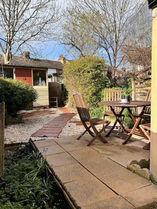 הוילה קרוידון Large House With Fast Trains To London מראה חיצוני תמונה